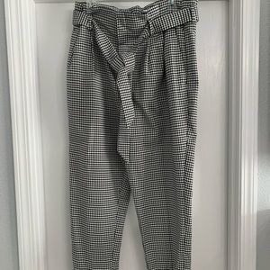 Black and white Patterned cropped dressy pants. NWT